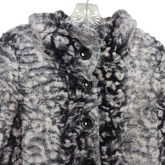 Multiples Women’s white black Plush Jacket size M Faux Fur Textured Button front - Picture 7 of 13